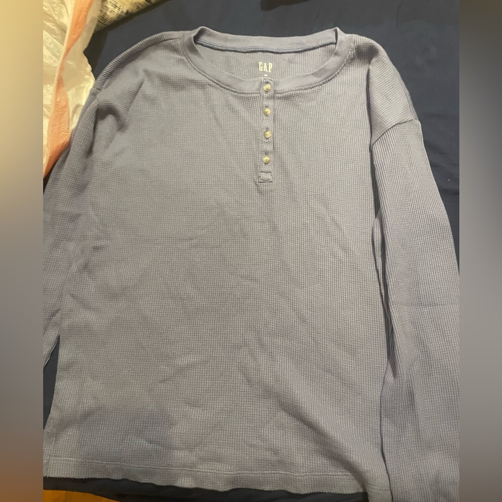 Women’s Long-Sleeved waffle top - size XS -light purple-GAP
